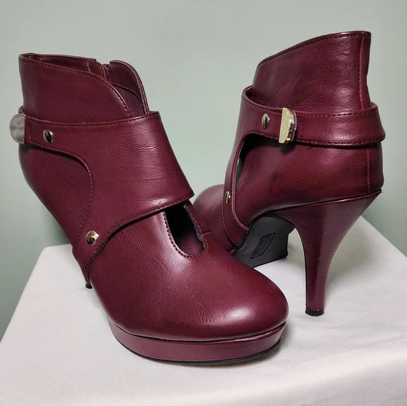 Unlisted by Kenneth Cole Burgundy Ankle Boots - Picture 3 of 3
